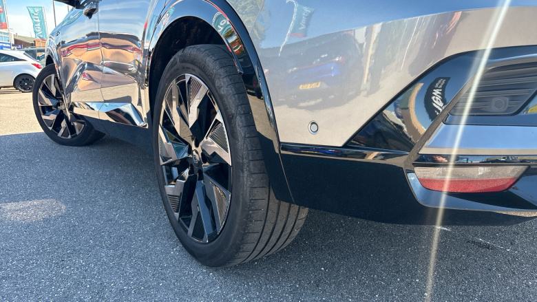 Renault Rafale E-Tech FHEV Iconic Esprit Alpine 5dr Auto 4C Hybrid Estate
